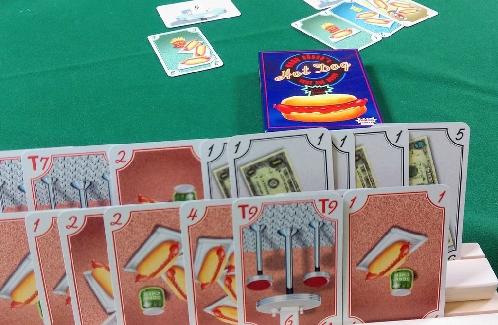 売るか売られるかホットな戦いホットドッグ